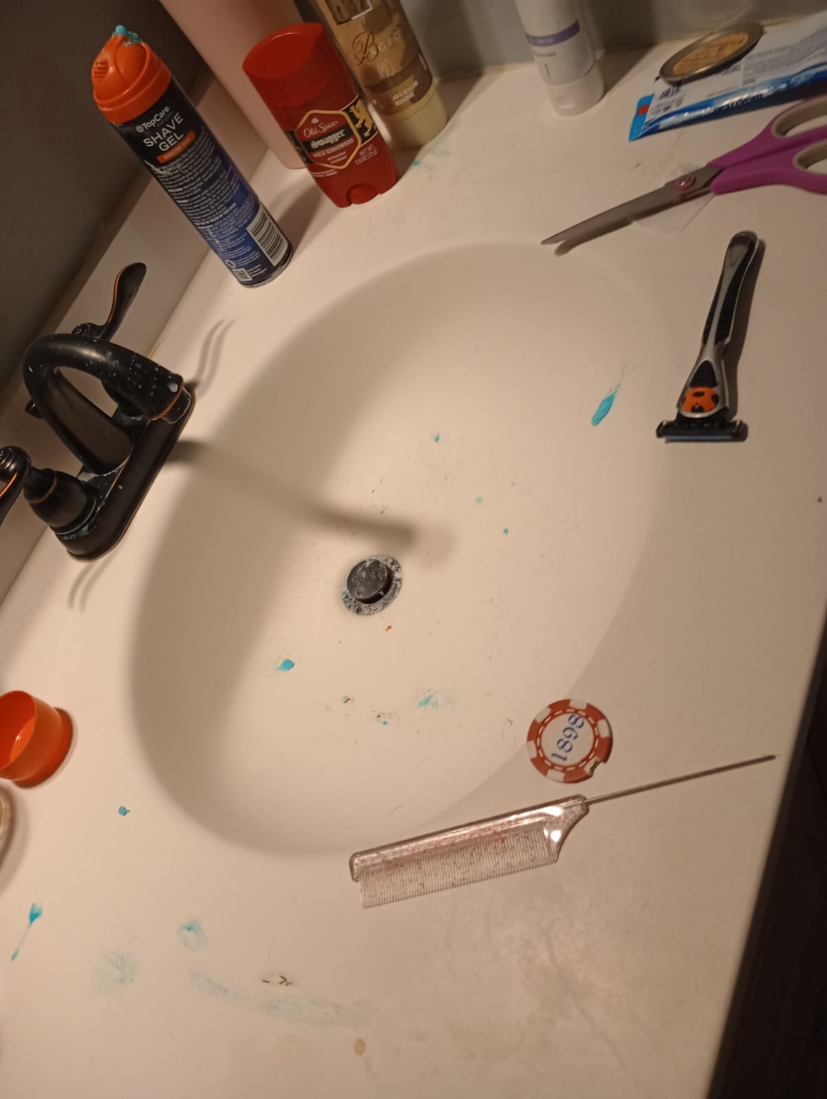 Dirty sink before cleaning